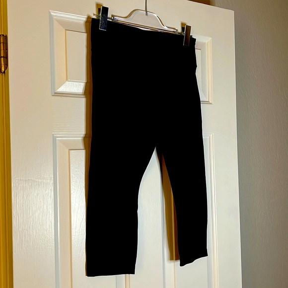 lululemon athletica Pants - LuluLemon Capri Pants 🍋